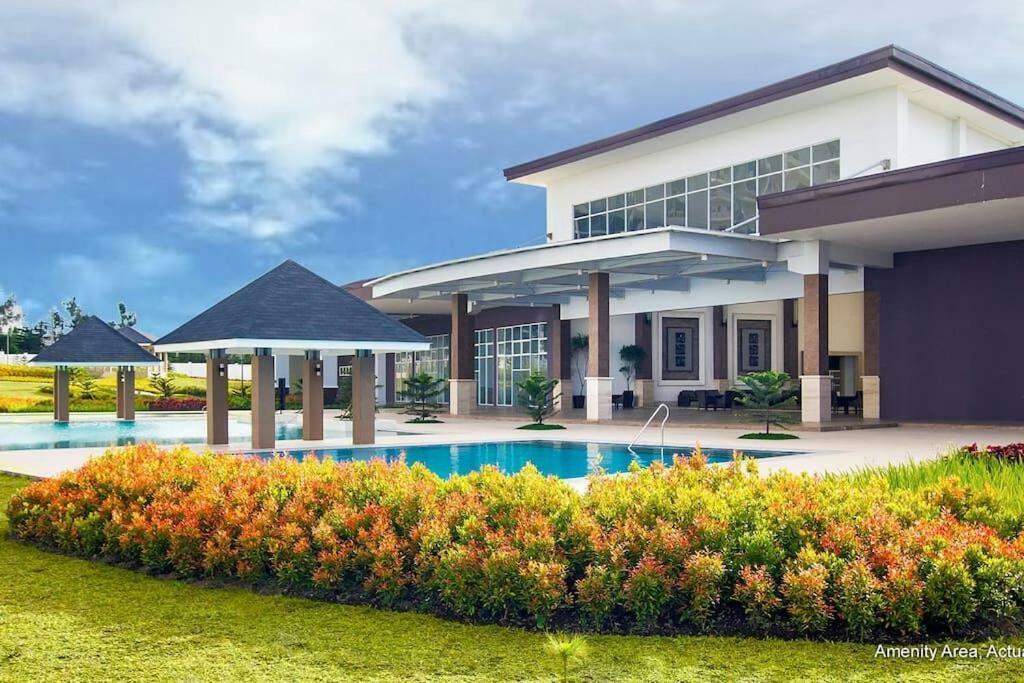 Taal Lake View Wind Residences By Smco Tagaytay City Zewnętrze zdjęcie
